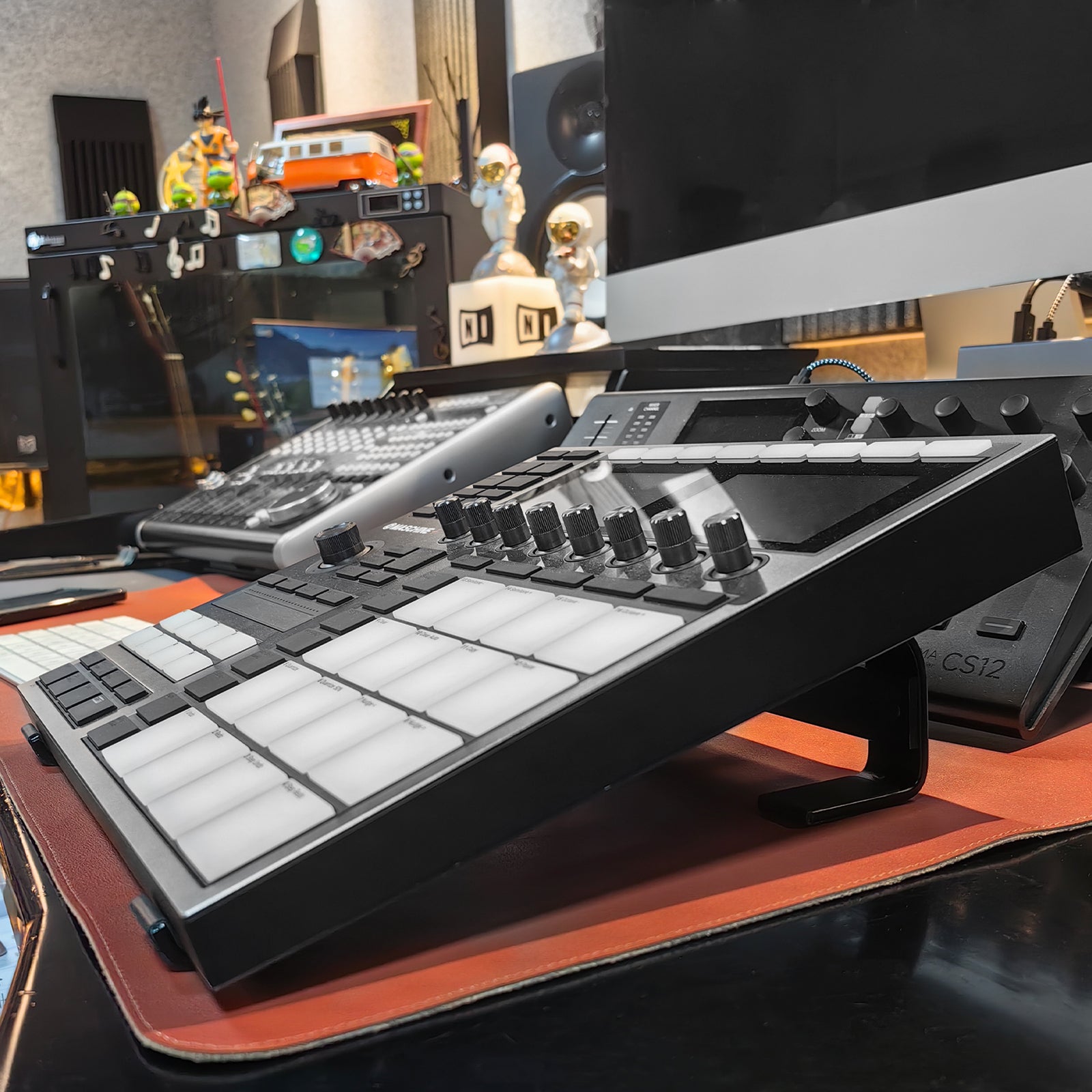 Musiin Aluminum Drum Controller Stand Portable Cooling Stand Compatible with NI Maschine Plus MK3/Ableton Push 3 (Black)