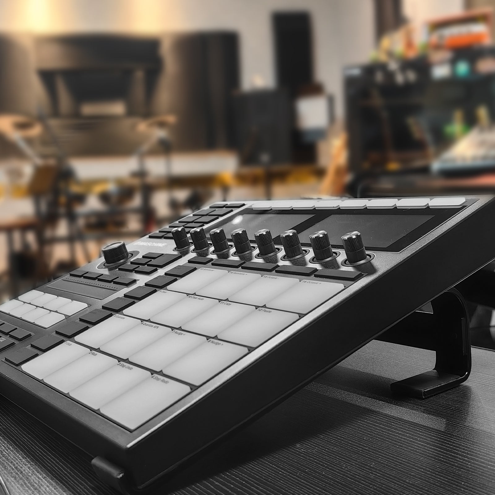 Musiin Aluminum Drum Controller Stand Portable Cooling Stand Compatible with NI Maschine Plus MK3/Ableton Push 3 (Black)