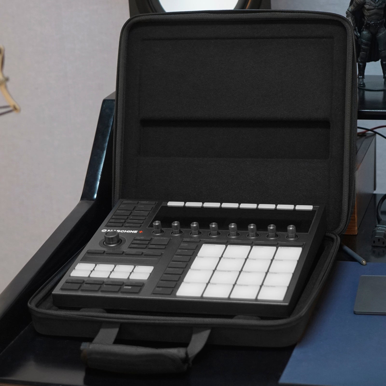 Musiin Premium Velvet Hardshell Case Compatible with Native Instruments Maschine+plus case NI MK3 Cover Drum Controller Analog Device bag with Strap